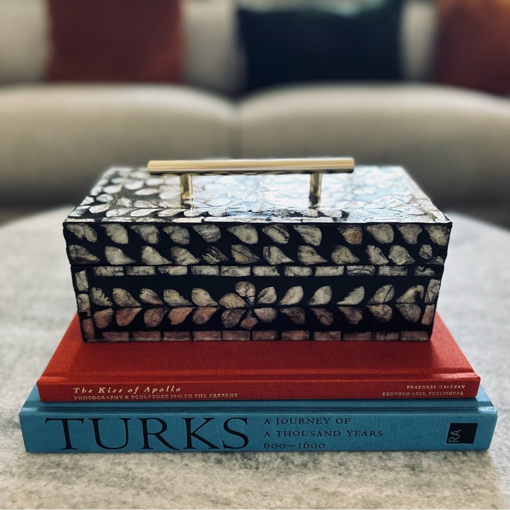 Vintage Black Shell Jewelry Box With Gold Toned Handle - Picture 2 of 5